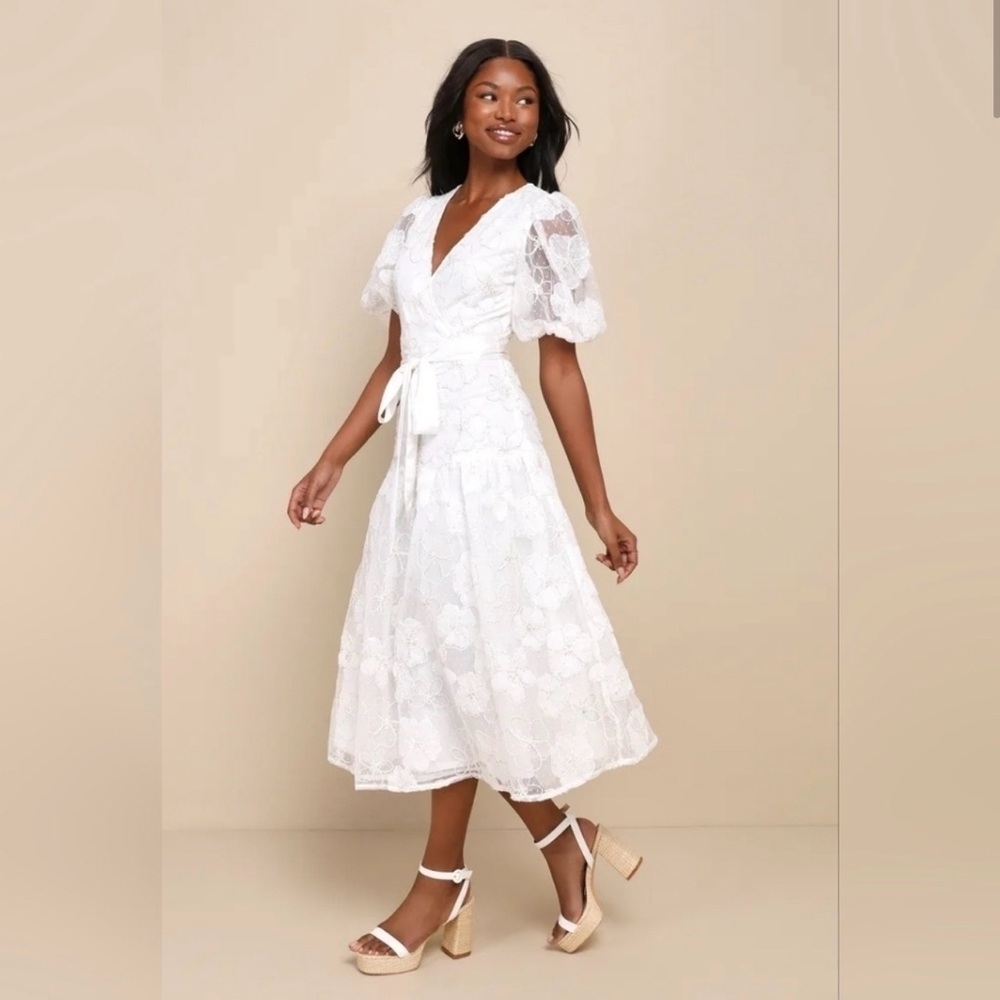 Lulus Blissful Charisma White/Shiny Gold, Floral, Puff Sleeve Midi Dress